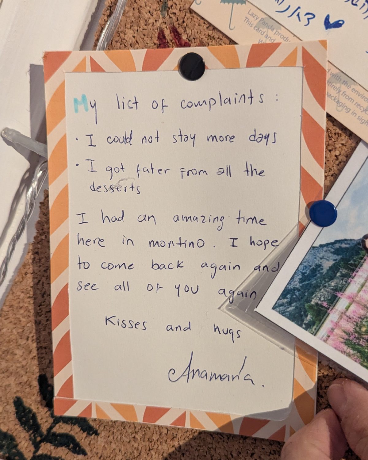 Handwritten note from Anamaría on the Montinos board